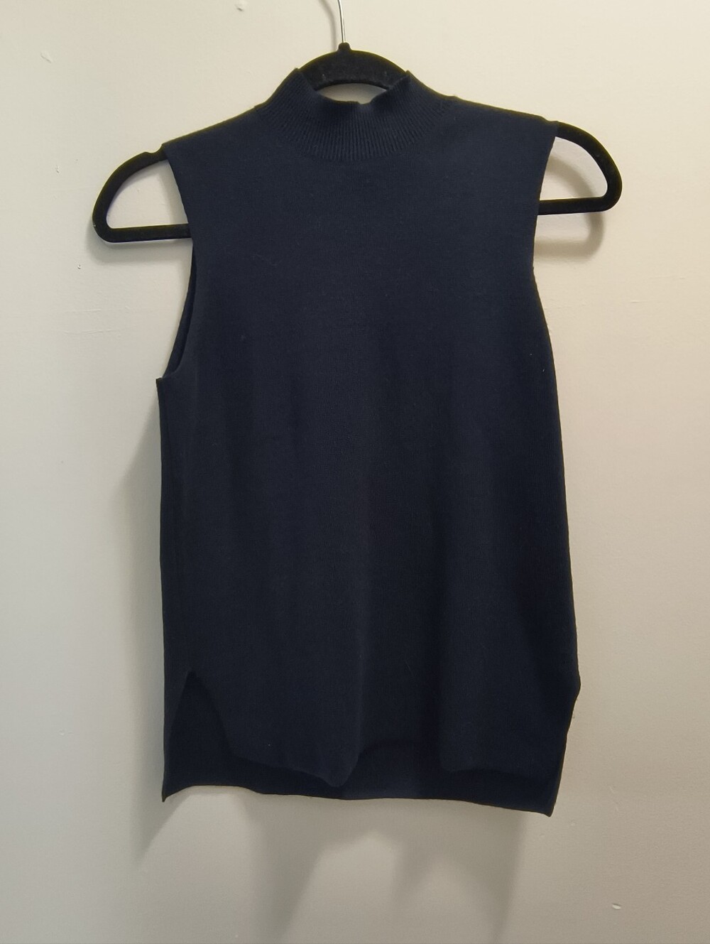 Uniqlo Navy Sleeveless Mock Neck Top